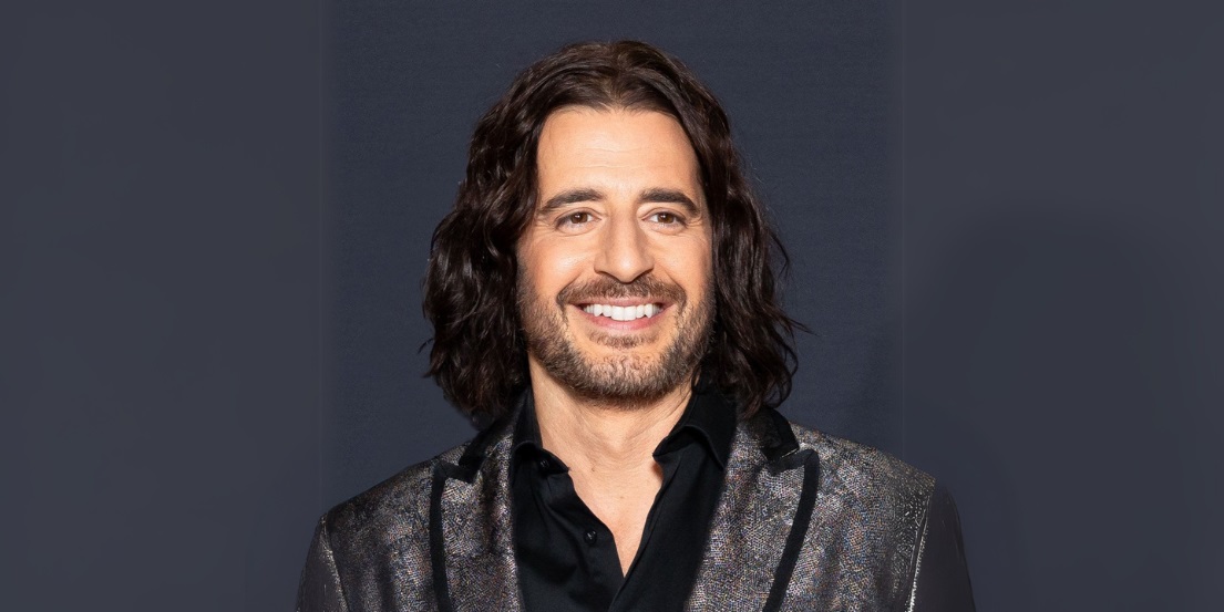 Ator de “The Chosen” relata impacto global da série cristã e desafios da 6ª temporada