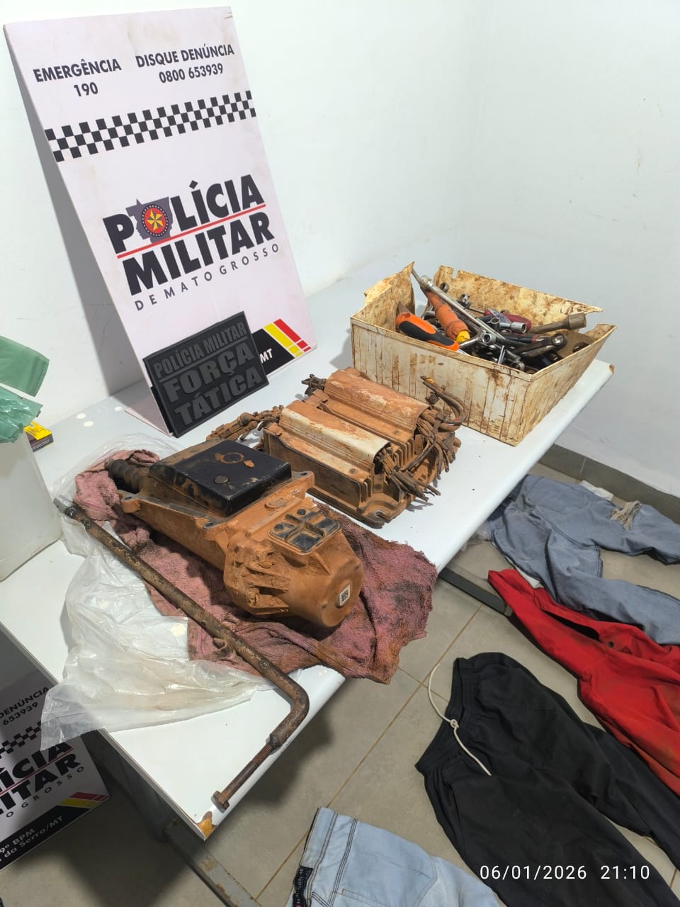 Força Tática prende três faccionados por furto e recupera módulos de caminhão