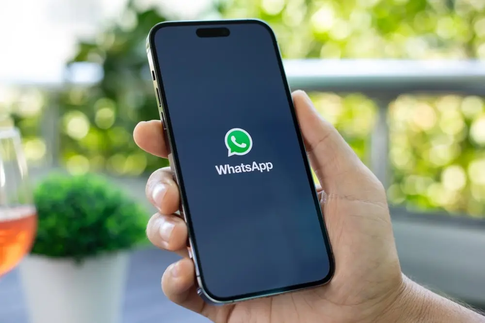 Brasileiro está falando menos de política no WhatsApp, mostra estudo