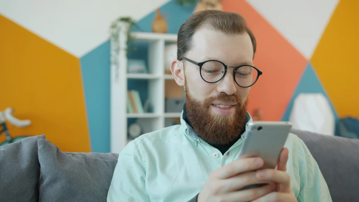 Ver vídeos curtos em redes sociais acelera a fadiga ocular, aponta estudo