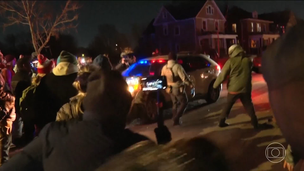 Juiz dos EUA impõe limites às táticas de agentes de imigração contra manifestantes em Minnesota