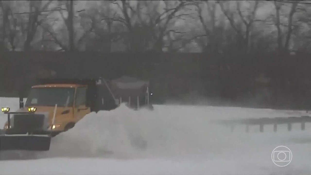 Tempestade de inverno nos EUA causa cancelamento de mais de 9 mil voos