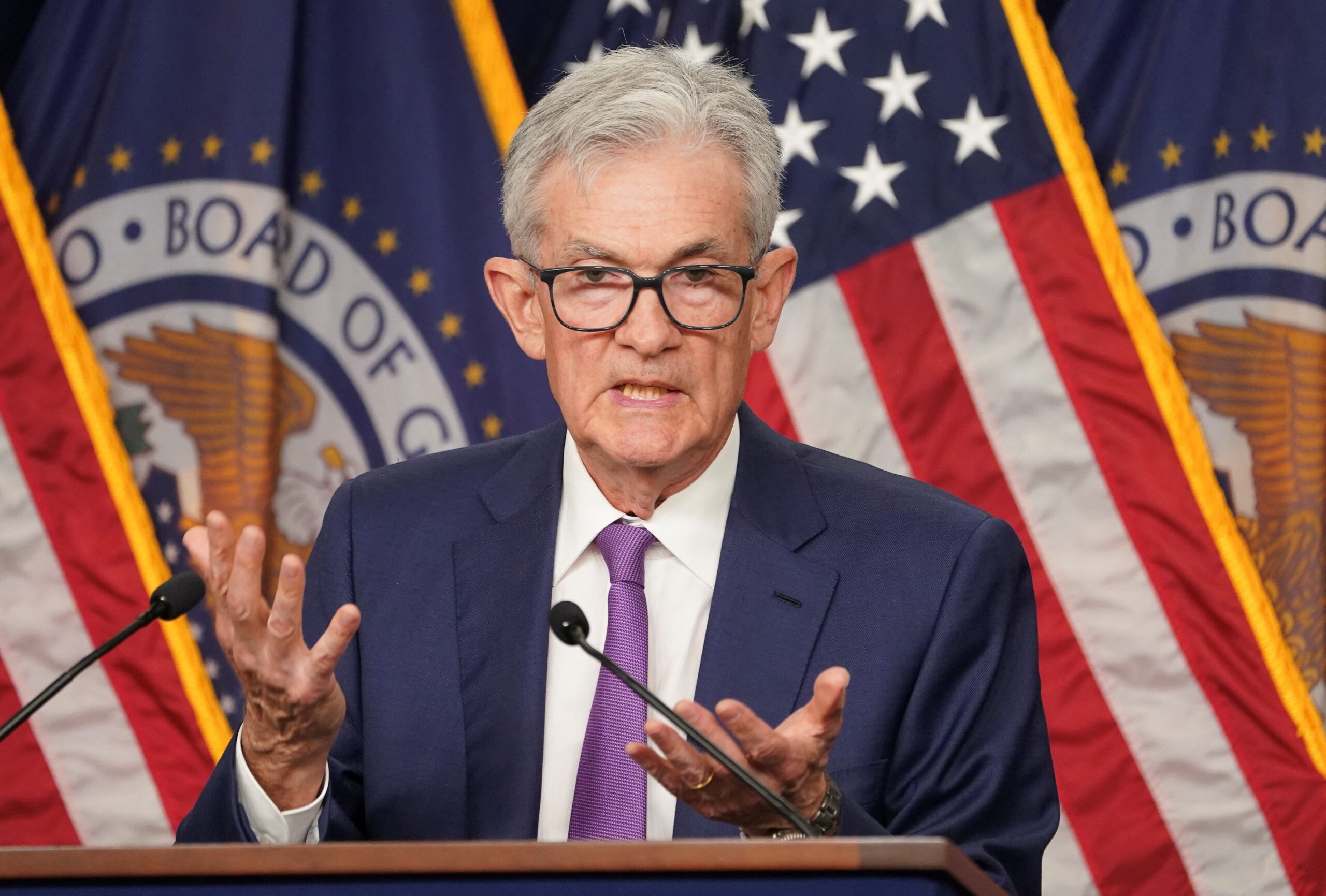 Qual a origem e os riscos da briga entre Trump e Jerome Powell