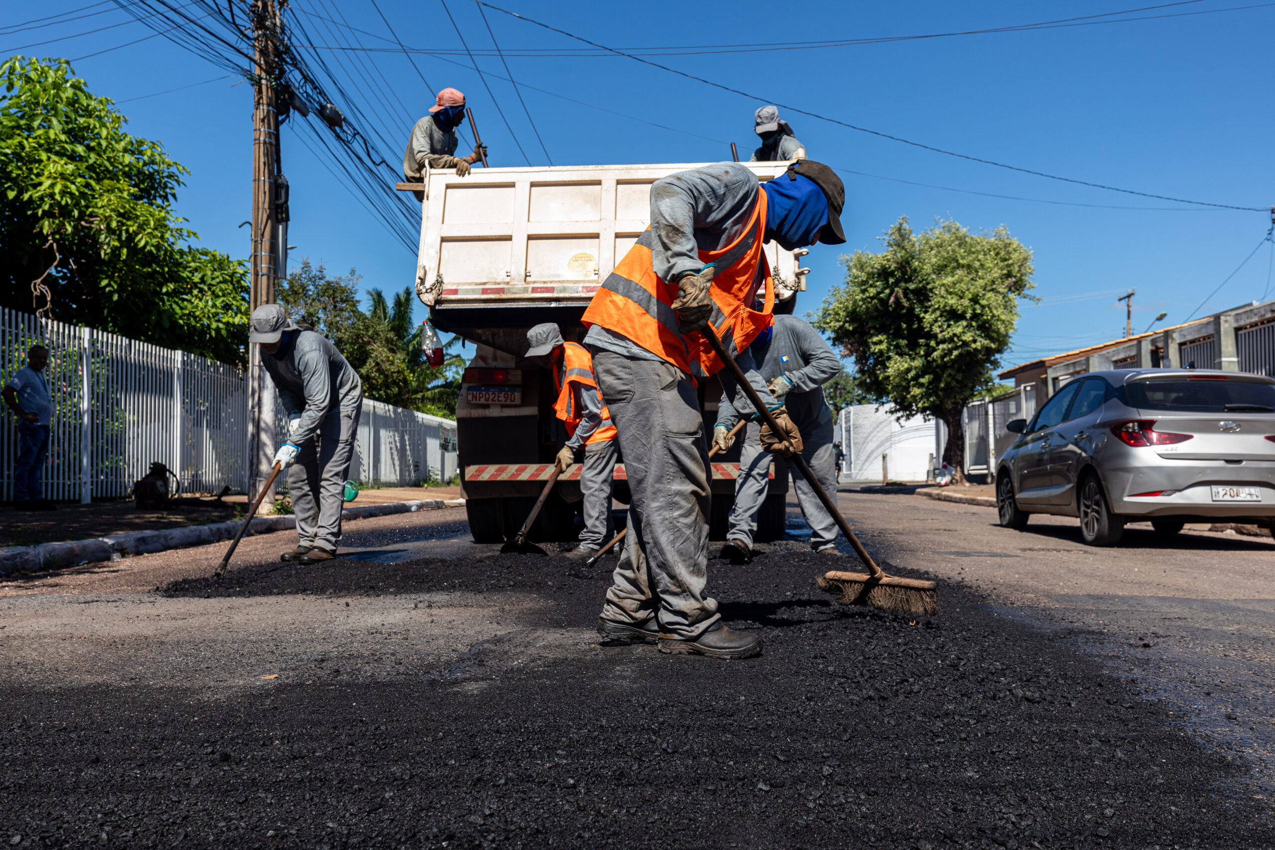 Prefeitura de Cuiabá tapou mais de 80 mil buracos em 2025 e executa ampla frente de obras