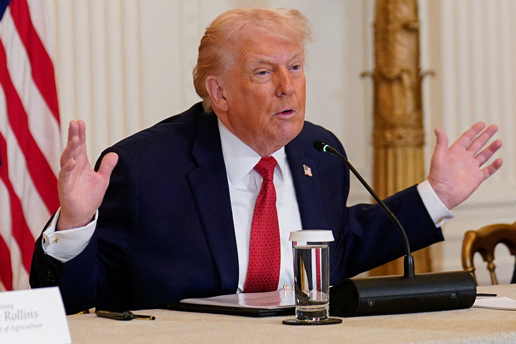 União Europeia marca reunião de emergência após Trump usar tarifa para pressionar por compra da Groenlândia