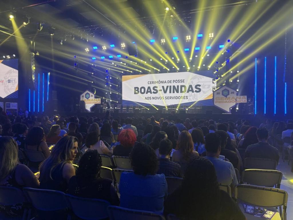 Servidores aprovados em concurso da Seduc tomaram posse nesta terça-feira (20)