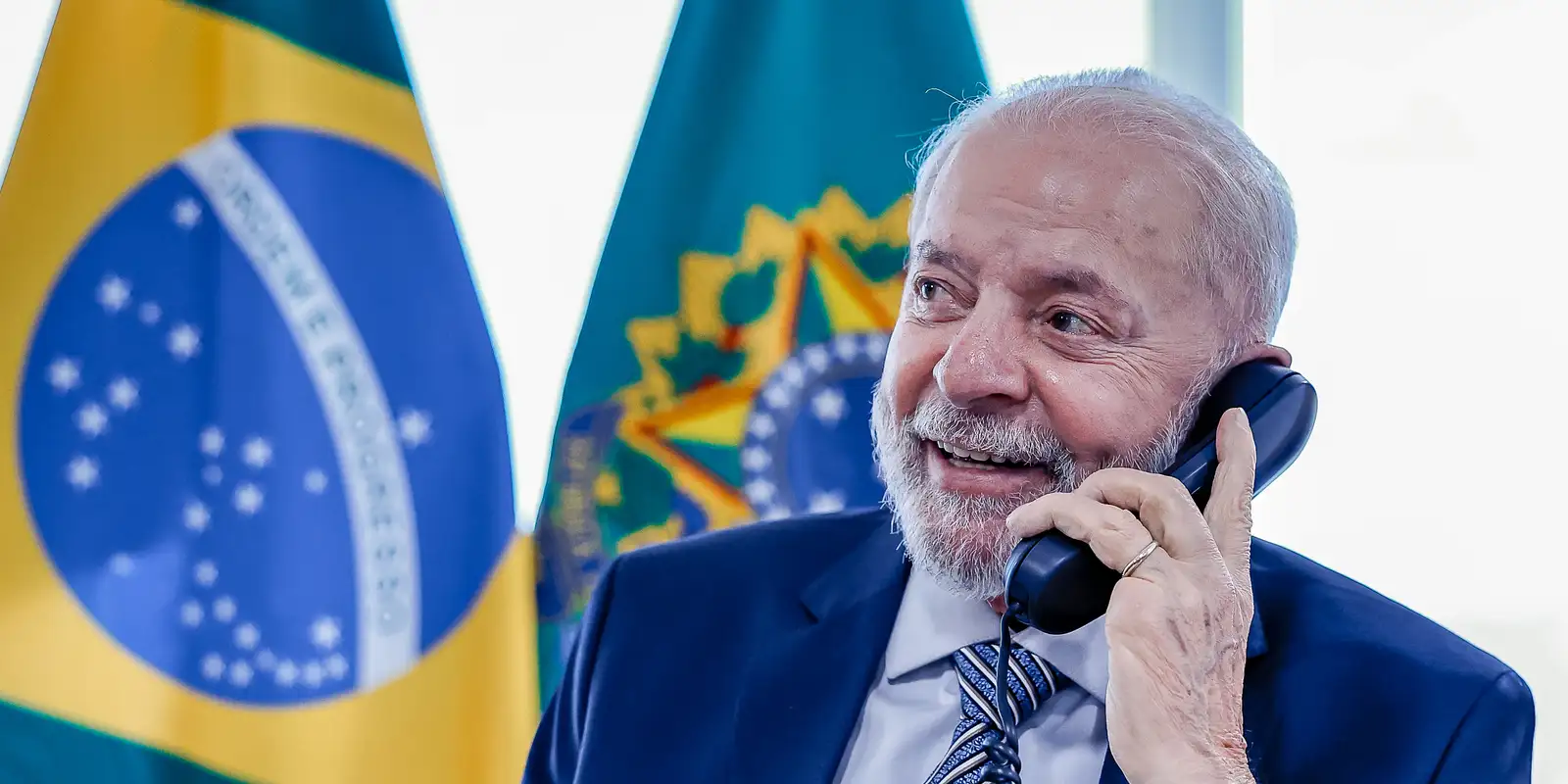 Por telefone, Lula e Macron conversam sobre criação de Conselho da Paz