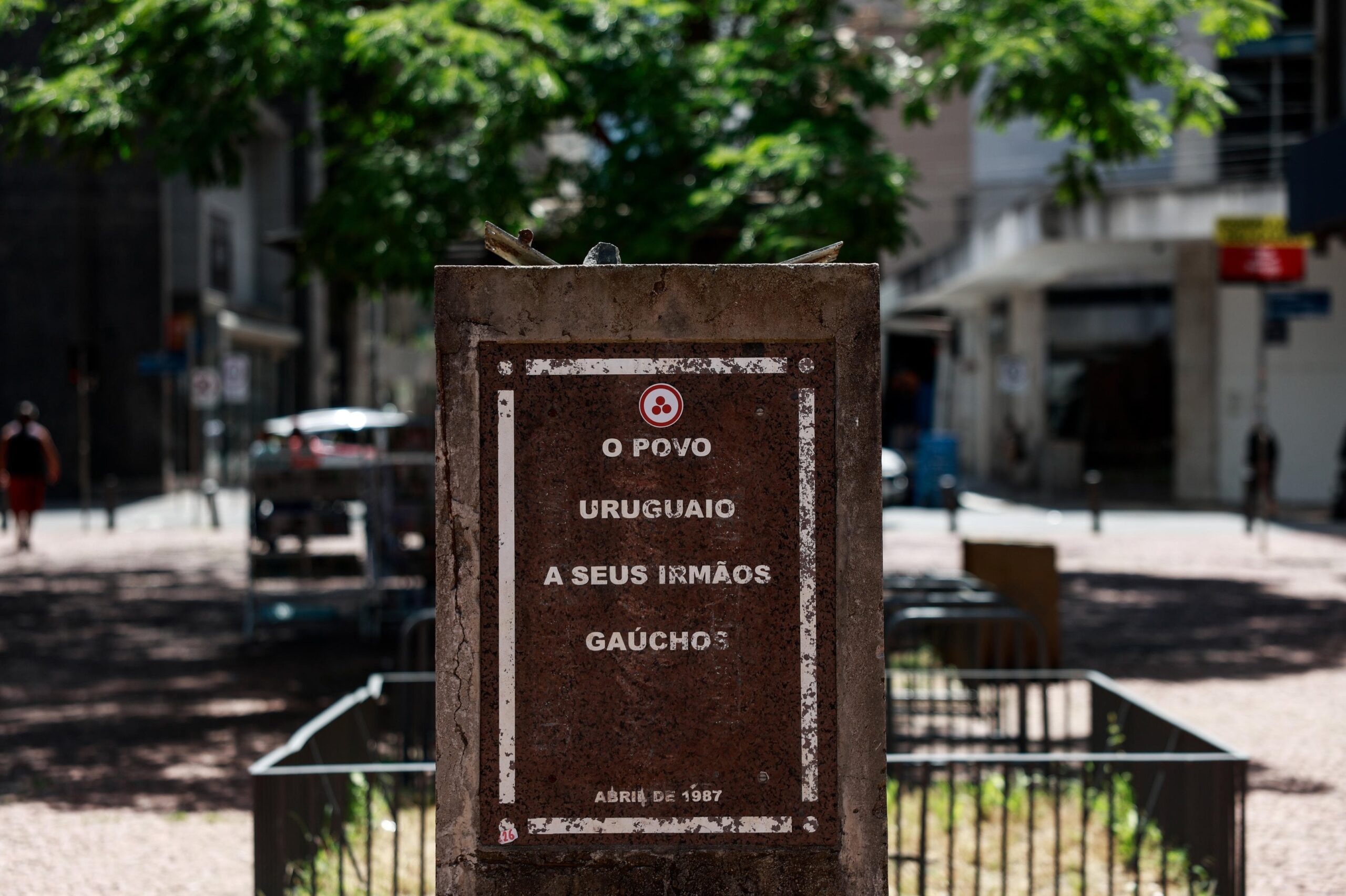 Entenda por que monumentos históricos sumiram de praça em Porto Alegre