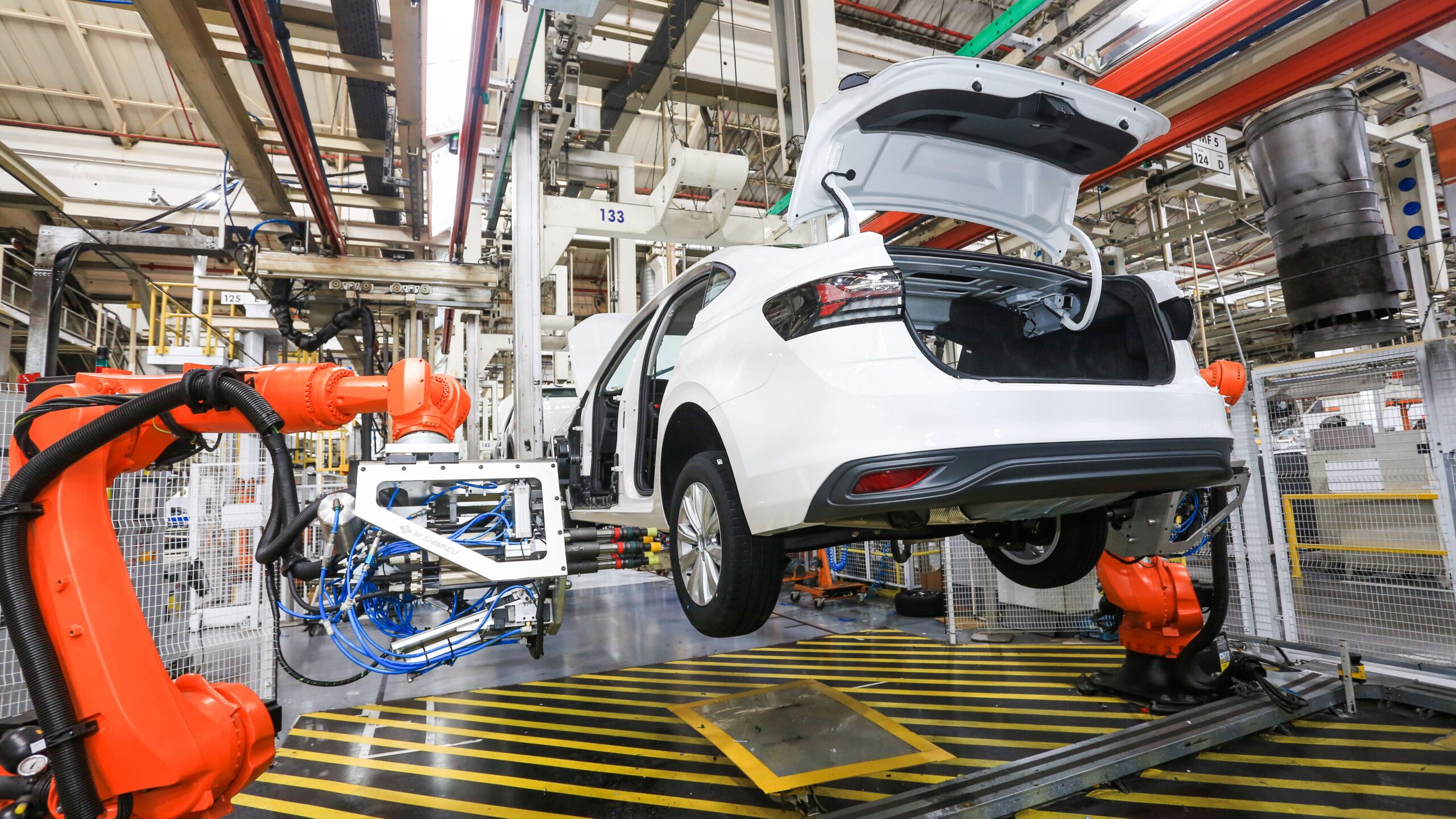 Brasil produz 2,6 milhões de veículos em 2025, alta de 3% no ano