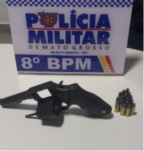 Polícia Militar conduz duas pessoas por porte de arma de fogo em área de exploração mineral