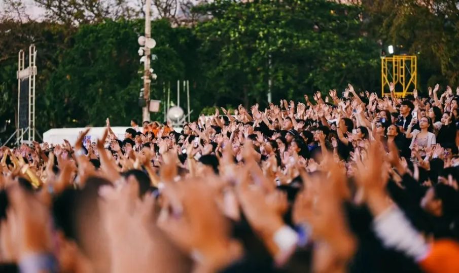 Nas Filipinas, 17 mil se convertem: ‘Ficamos sem vestes batismais’