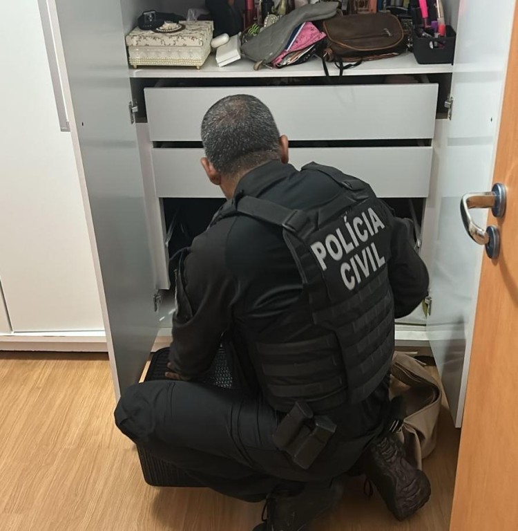 Polícia Civil cumpre 43 ordens judiciais para apurar inserção de dados falsos em sistemas do município