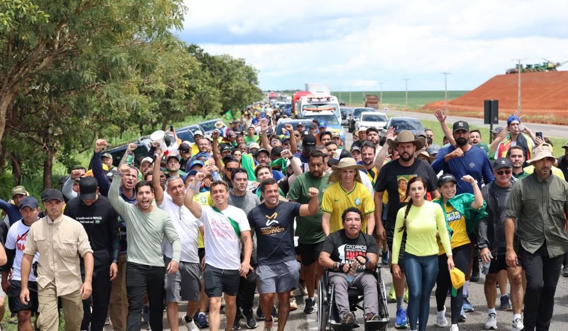 Petista quer que PRF impeça Nikolas de caminhar até Brasília