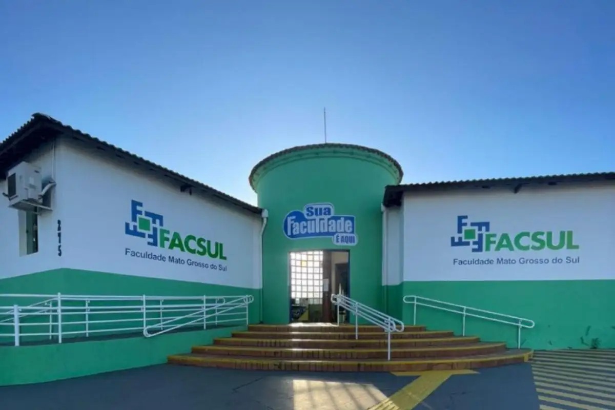 Faculdade particular fecha as portas e deixa alunos em busca de documentação em MS