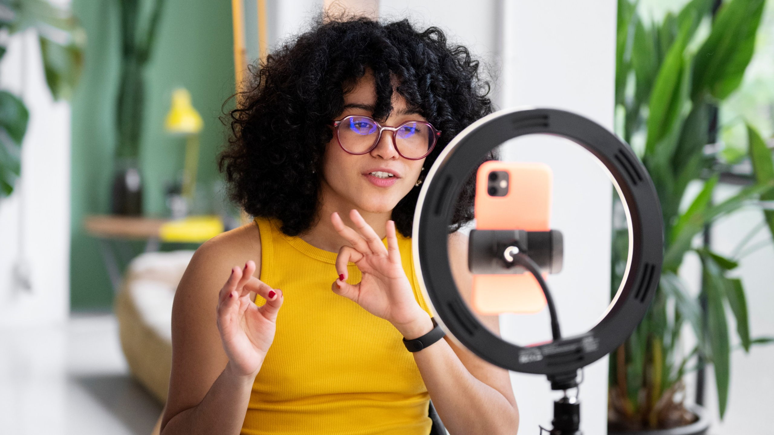 Não é só glamour: estudo explica por que metade dos influenciadores já cogitou abandonar carreira