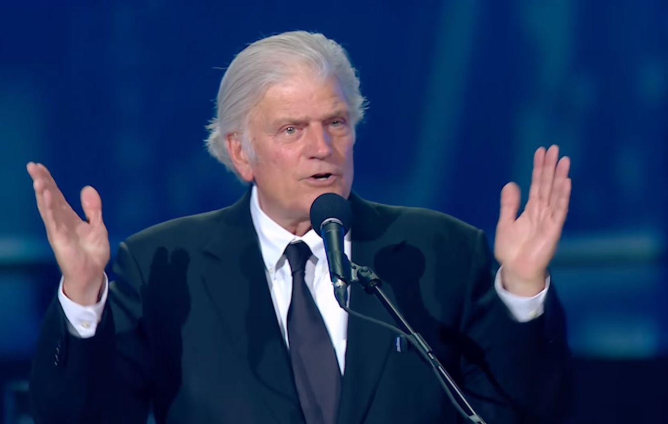 EUA estão enrascados, diz Graham ao convocar fiéis à oração