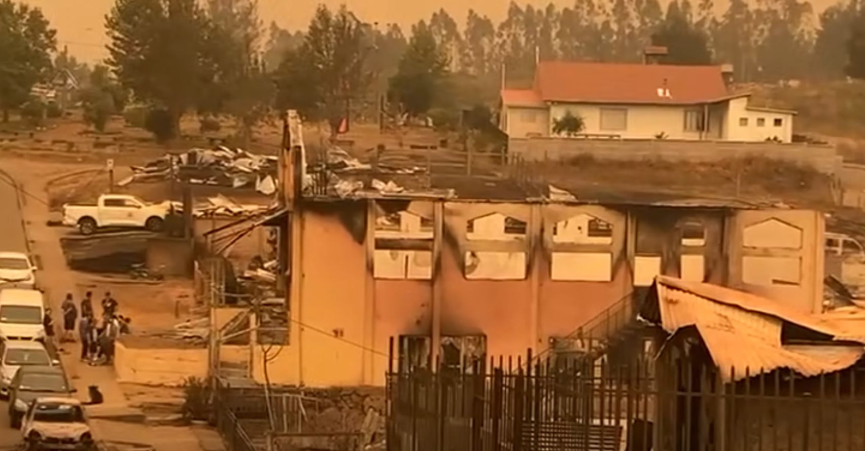 Igrejas são reduzidas a escombros por incêndio florestal no Chile