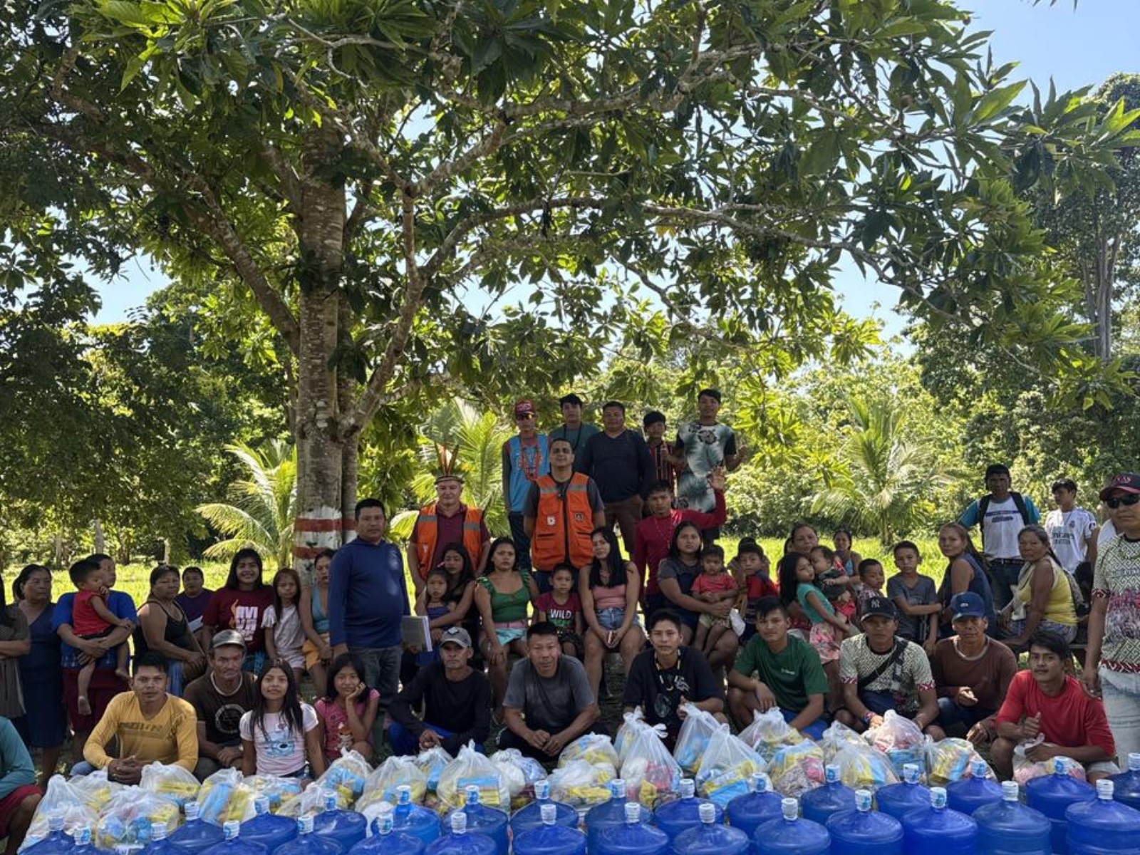 Indígenas que perderam plantações em enchente recebem 1,5 tonelada de alimentos e água no AC