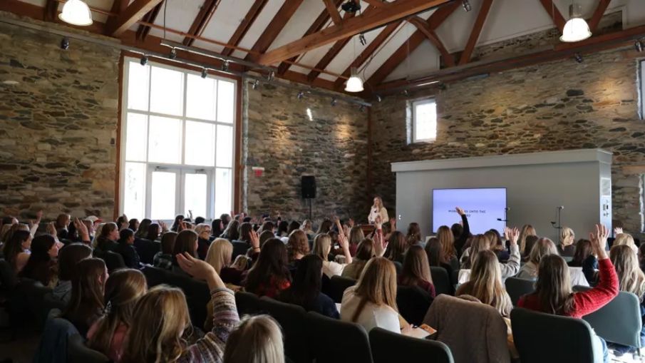 Interesse de jovens nas Escrituras leva igreja a crescer 2.000%