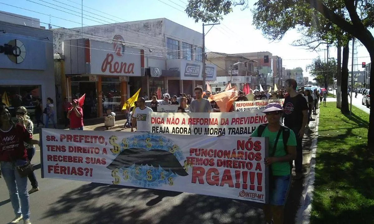 Professores entram em greve para cobrar reposição salarial aguardada desde maio em Tangará da Serra (MT) | Mato Grosso