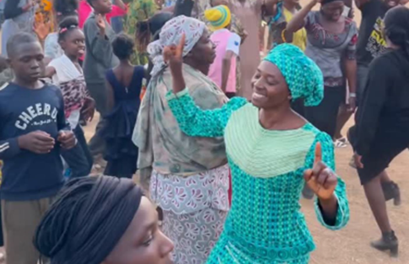 agredidos, cristãos louvam Jesus na Nigéria