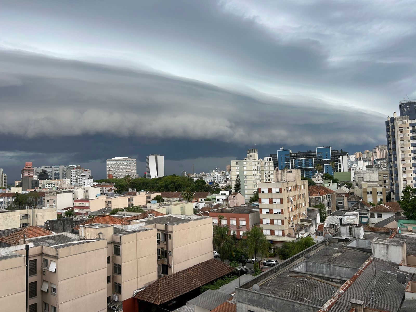 Inmet emite aviso de perigo para tempestades em todo o RS nesta sexta