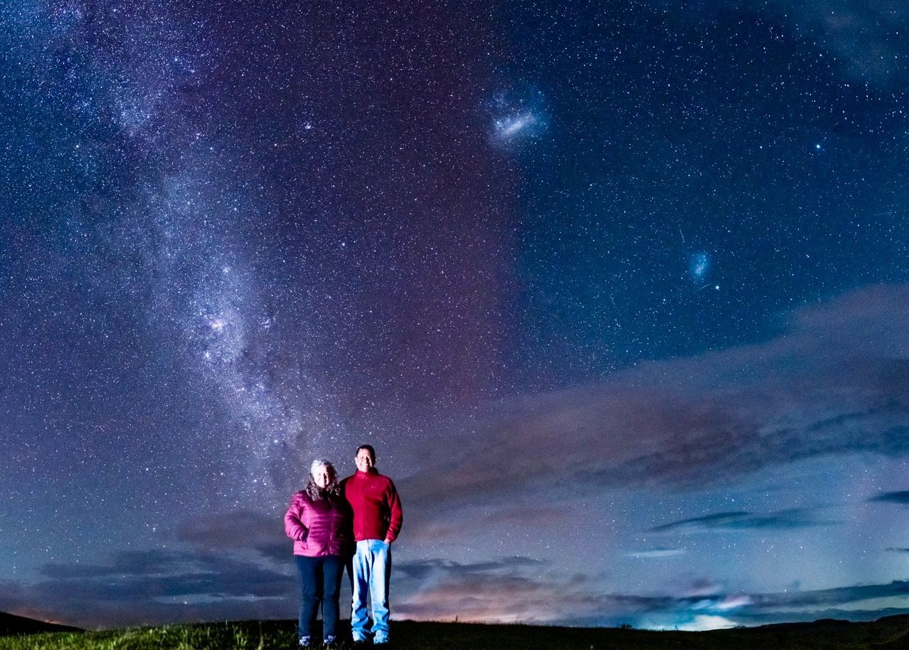 Céu roxo intriga especialistas e Serra registra fenômeno raro