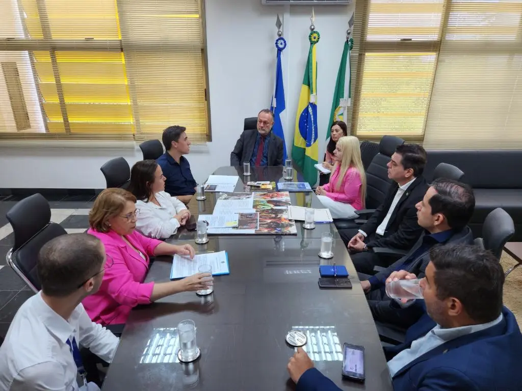 Seduc e TRE-MT firmam cooperação para emitir títulos eleitorais a 157 mil estudantes