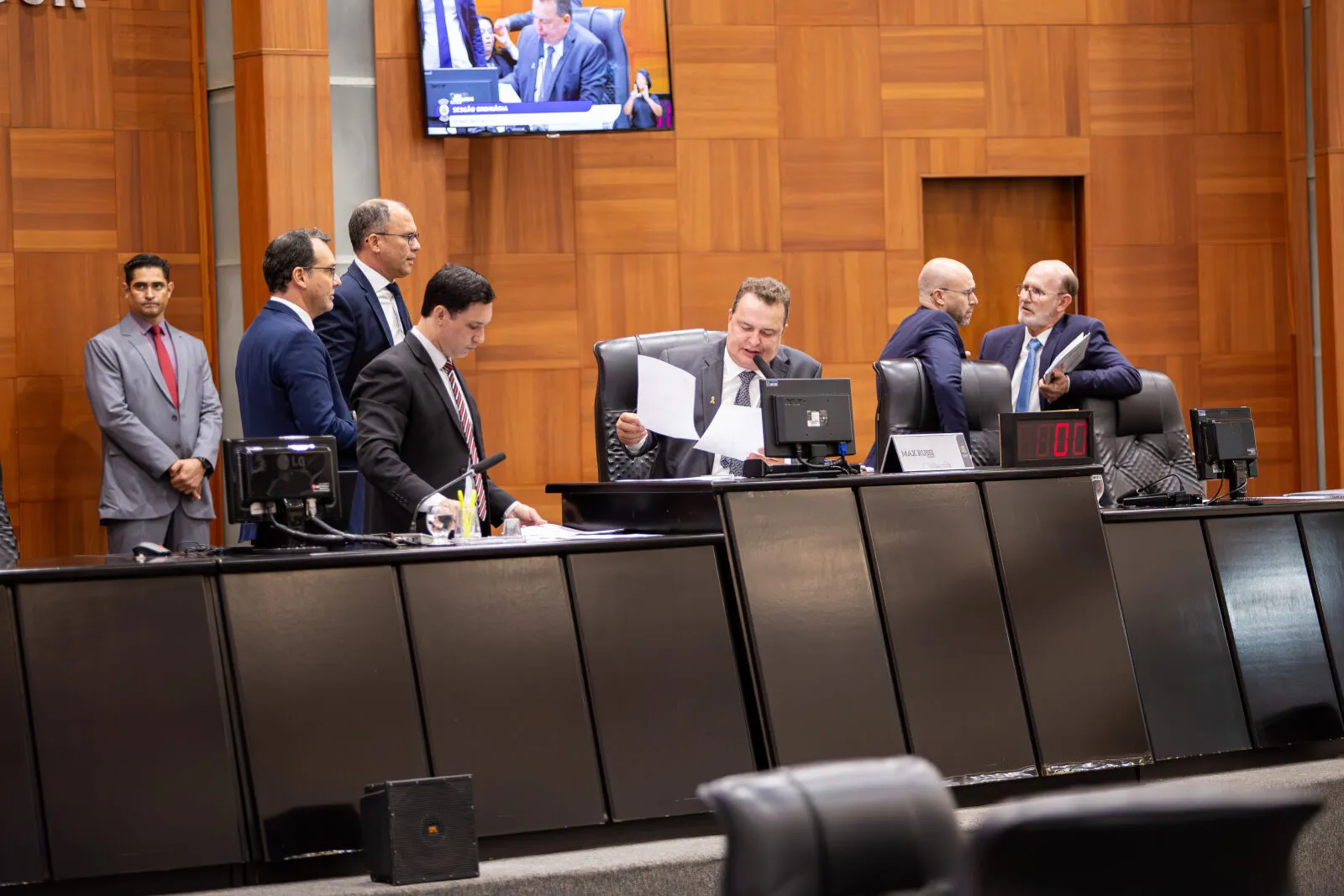 ALMT retira de pauta projeto sobre mandato classista