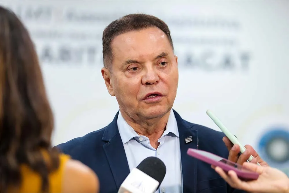 Botelho critica ‘direita radical’ e cita prefeito