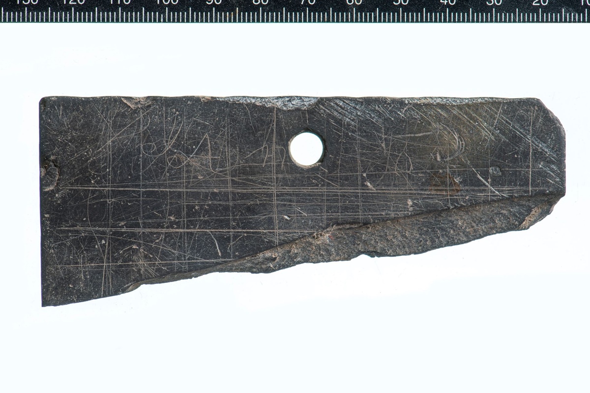 Lousa escolar da Era Vitoriana é encontrada com anotações de alunos