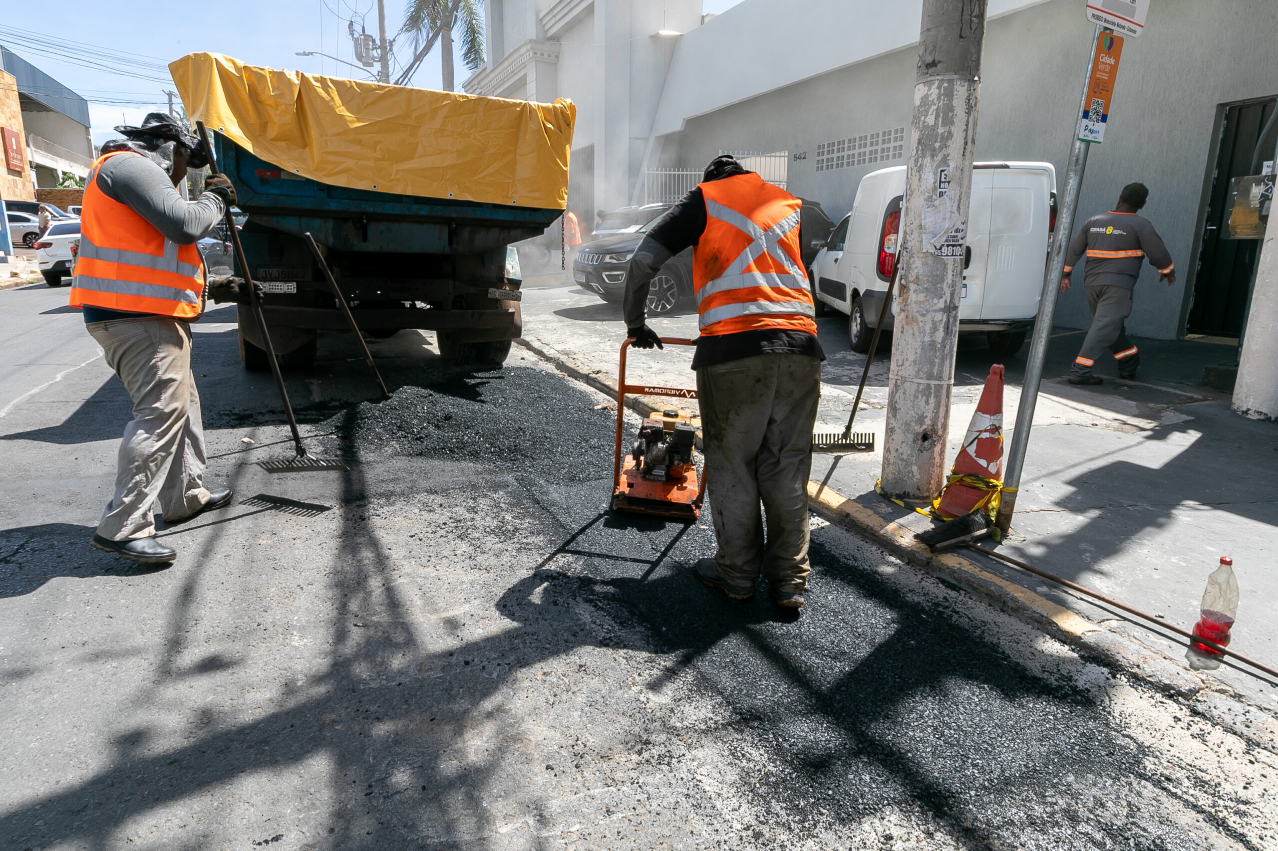 Prefeitura de Cuiabá elimina 3.500 buracos na primeira semana do ano