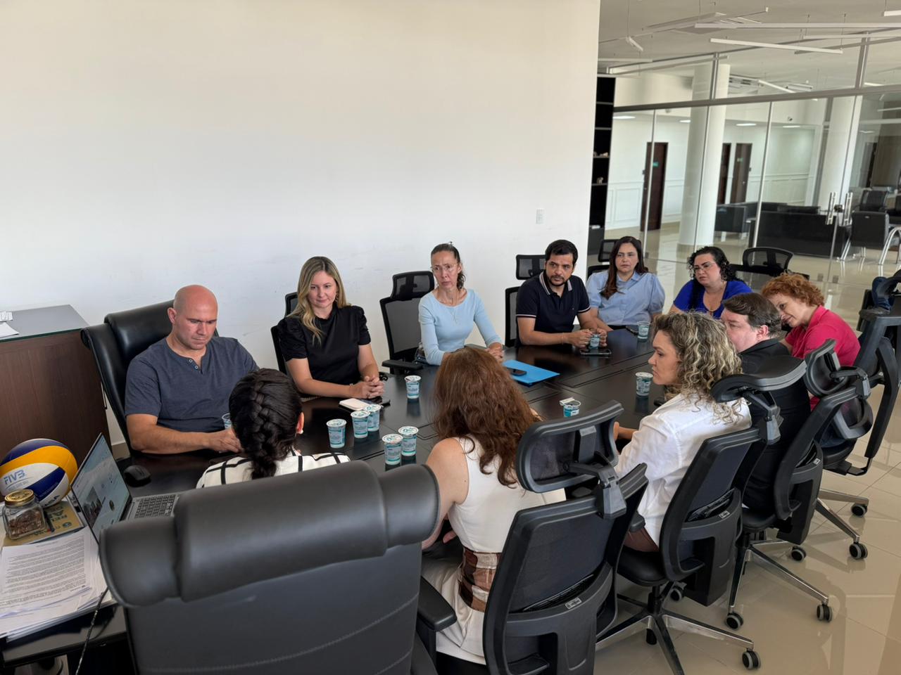 Prefeito discute valorização e prêmio de R$ 9 mil para médicos pediatras do Centro Médico Infantil