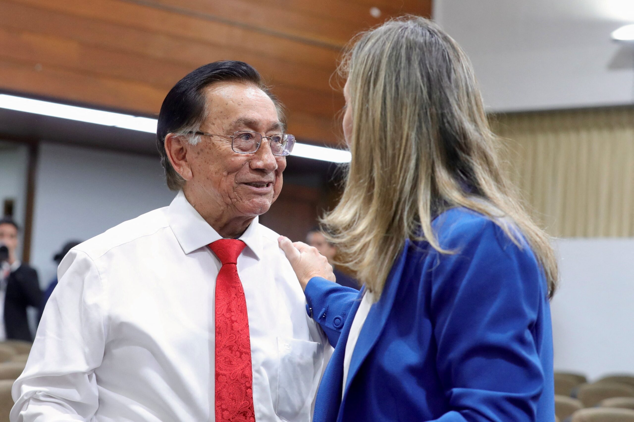 José María Balcázar Zelada é eleito presidente interino do Peru