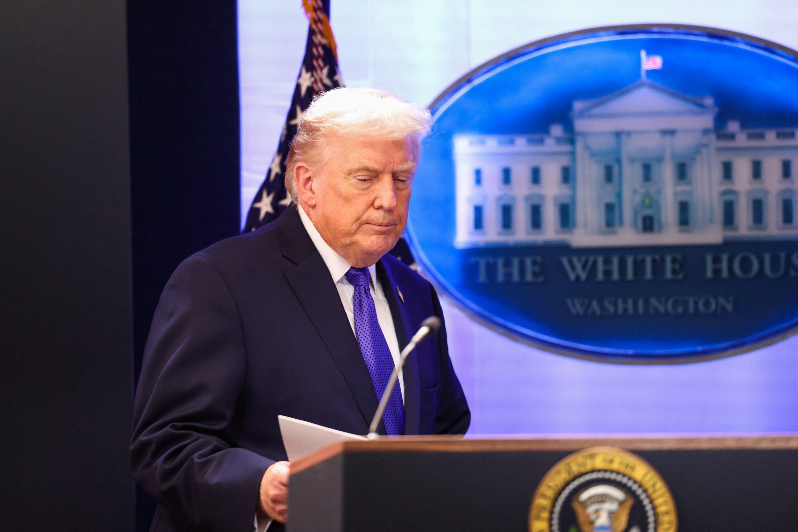 Novas tarifas dos EUA entram em vigor com taxa mais baixa de 10%