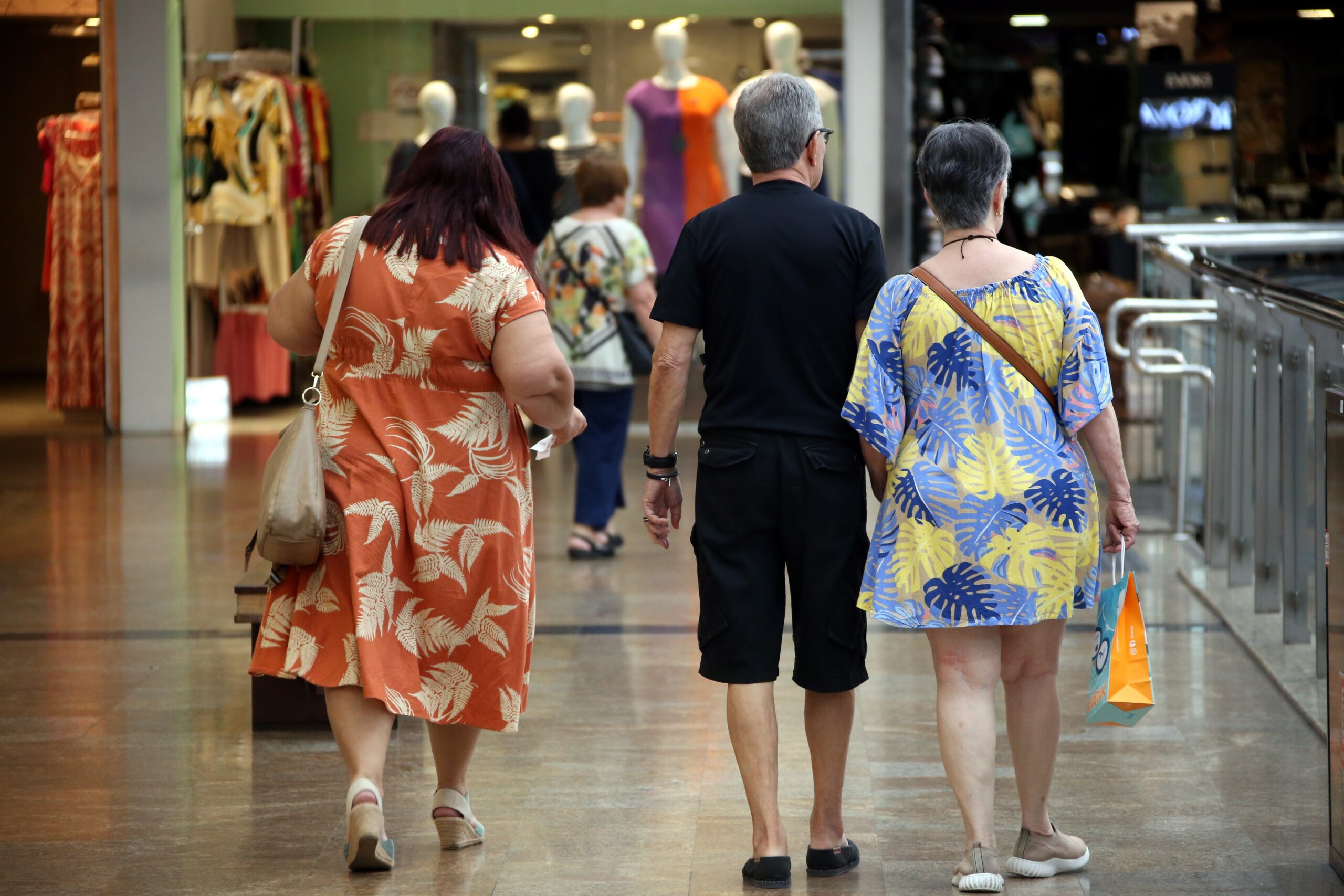 Comércio de Santos abre inscrições para banco de currículos e vagas