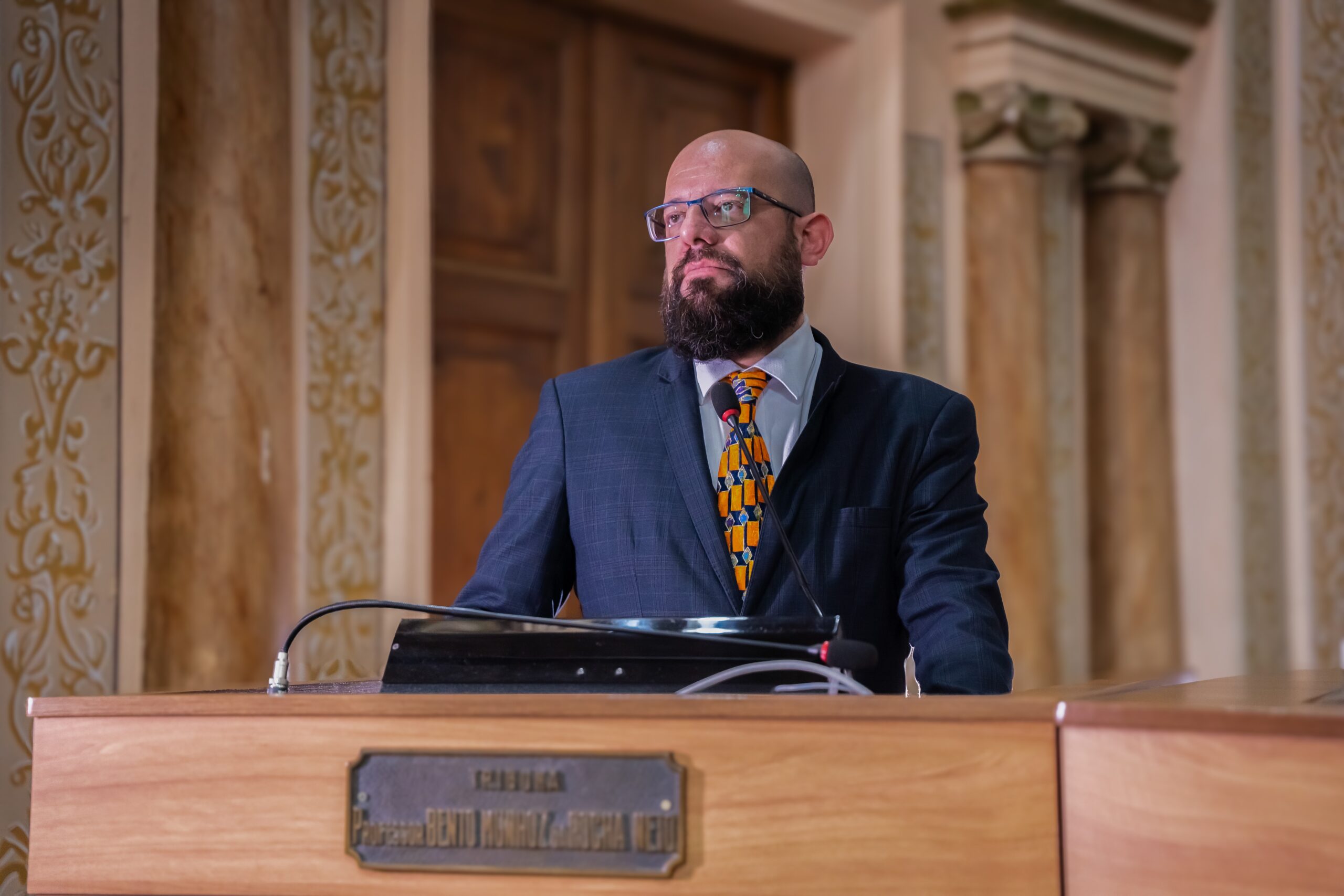 Ministério Público propõe ação por nepotismo contra vereador de Curitiba