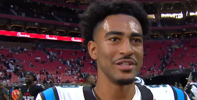 Jogador da NFL faz jogo histórico e dá glória a Deus: “Ele é a razão de tudo”