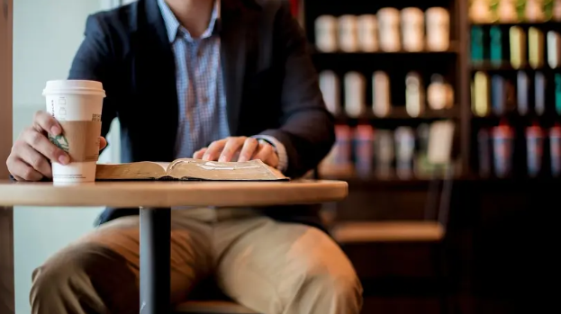 Venda de Bíblias nos EUA cresce após morte de Charlie Kirk