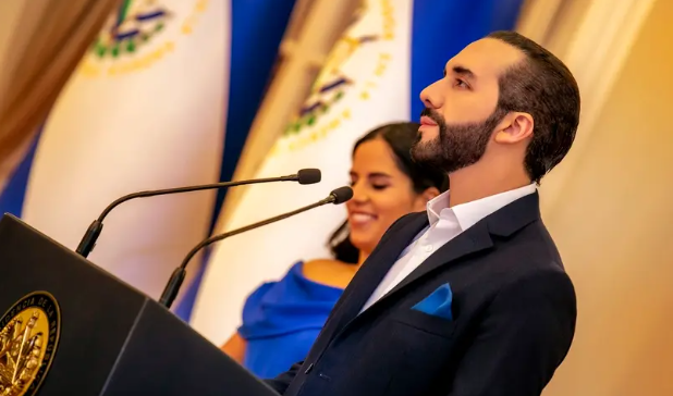 Presidente de El Salvador diz que queda de gangues é fruto de oração: “Guerra espiritual”