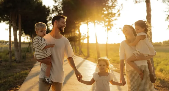 Millennials no Brasil são conservadores e priorizam família à carreira, diz pesquisa