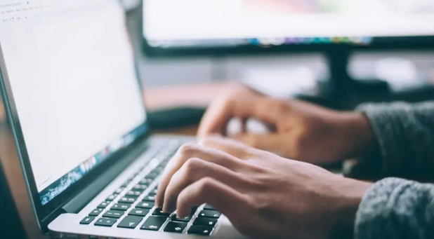 Operação da polícia desmonta grupo que vendia “assessoria” clandestina para abortos