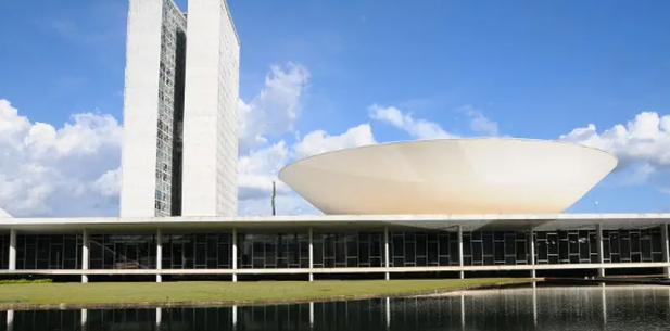 Comissão da Câmara aprova pena para ‘crime de ultraje a culto’ com até 4 anos de prisão