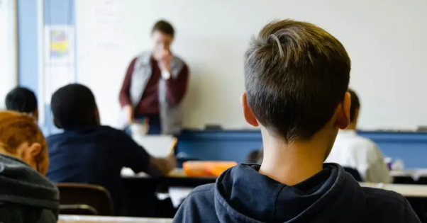 Professor é demitido após dizer a aluno muçulmano que Grã-Bretanha é um país cristão