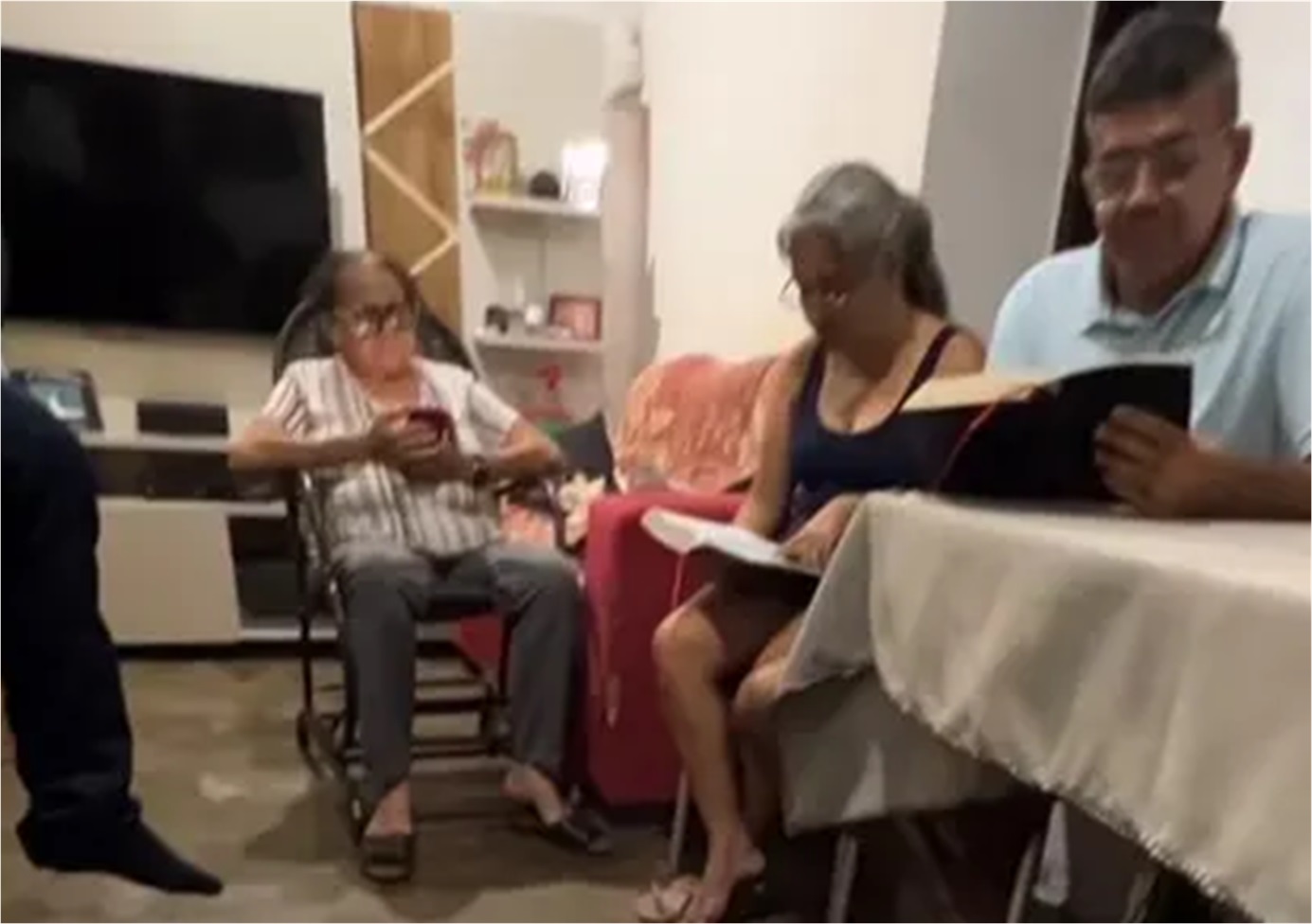 Casal celebra 10 anos de leitura bíblica conjunta diária