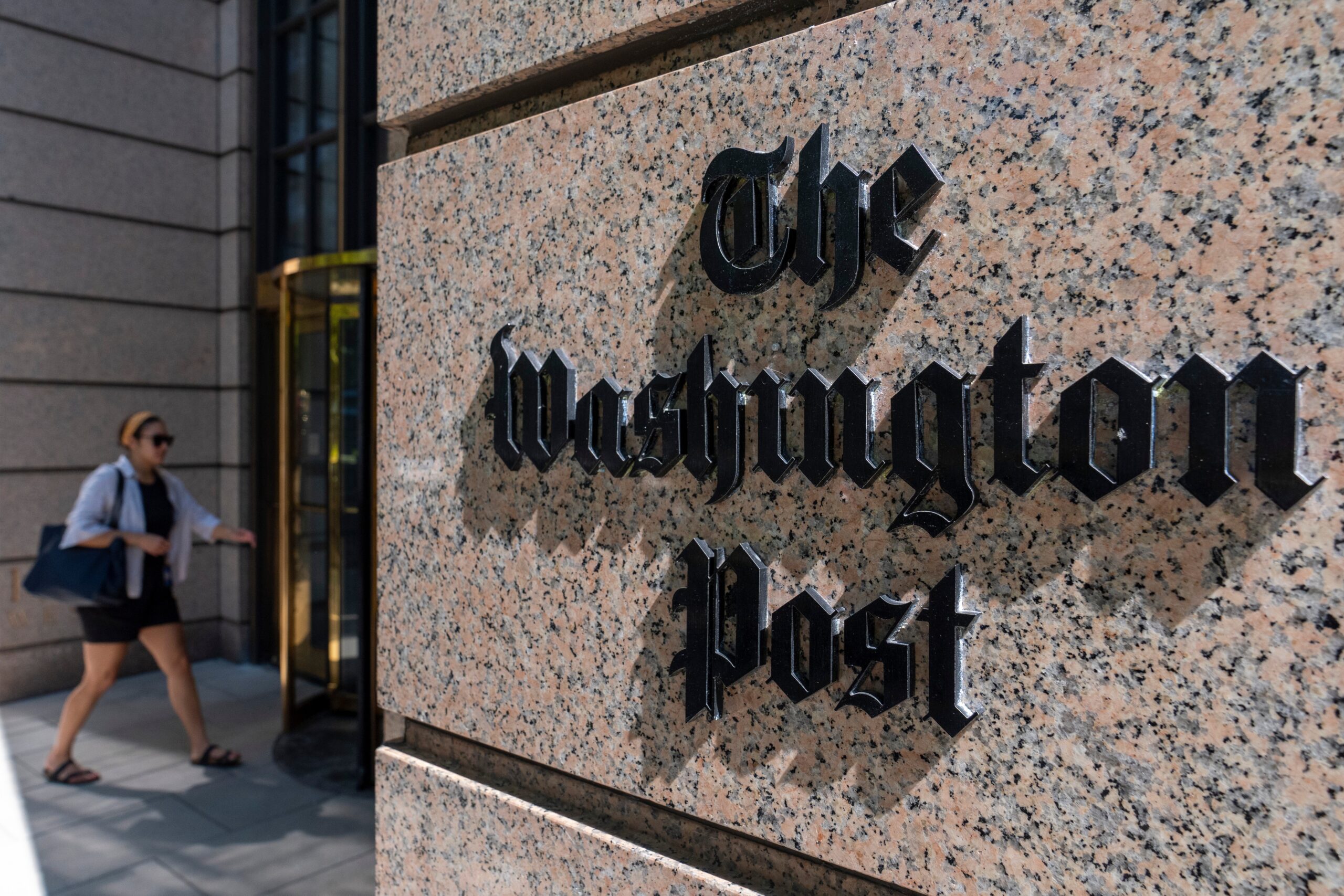 'Washington Post', de Jeff Bezos, promove demissões em massa e reduz um terço da equipe