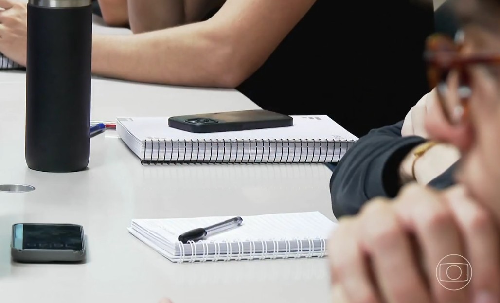 Celulares no ensino superior: proibir ou não? – O Assunto #1661