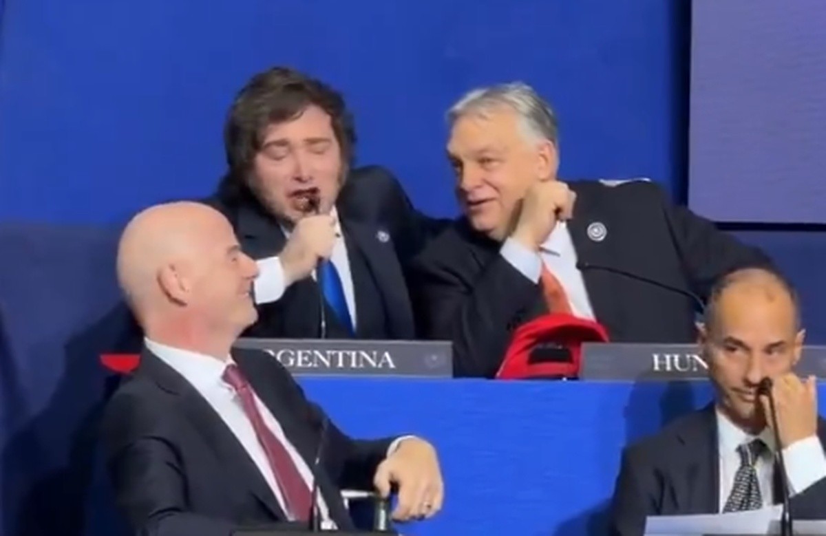Milei canta 'Burning love' e ri com Orban e Infantino nos EUA, em meio a greve geral na Argentina; VÍDEO