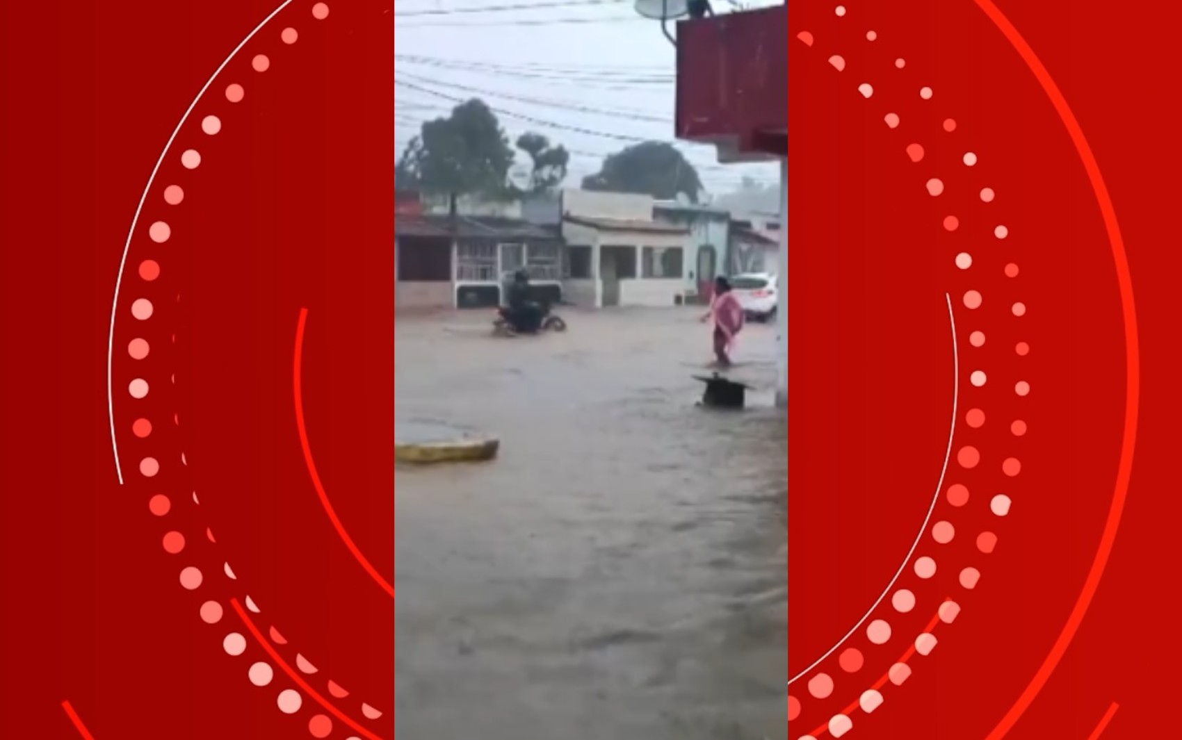 Chuvas deixam ponte submersa, famílias desalojadas no interior da BA