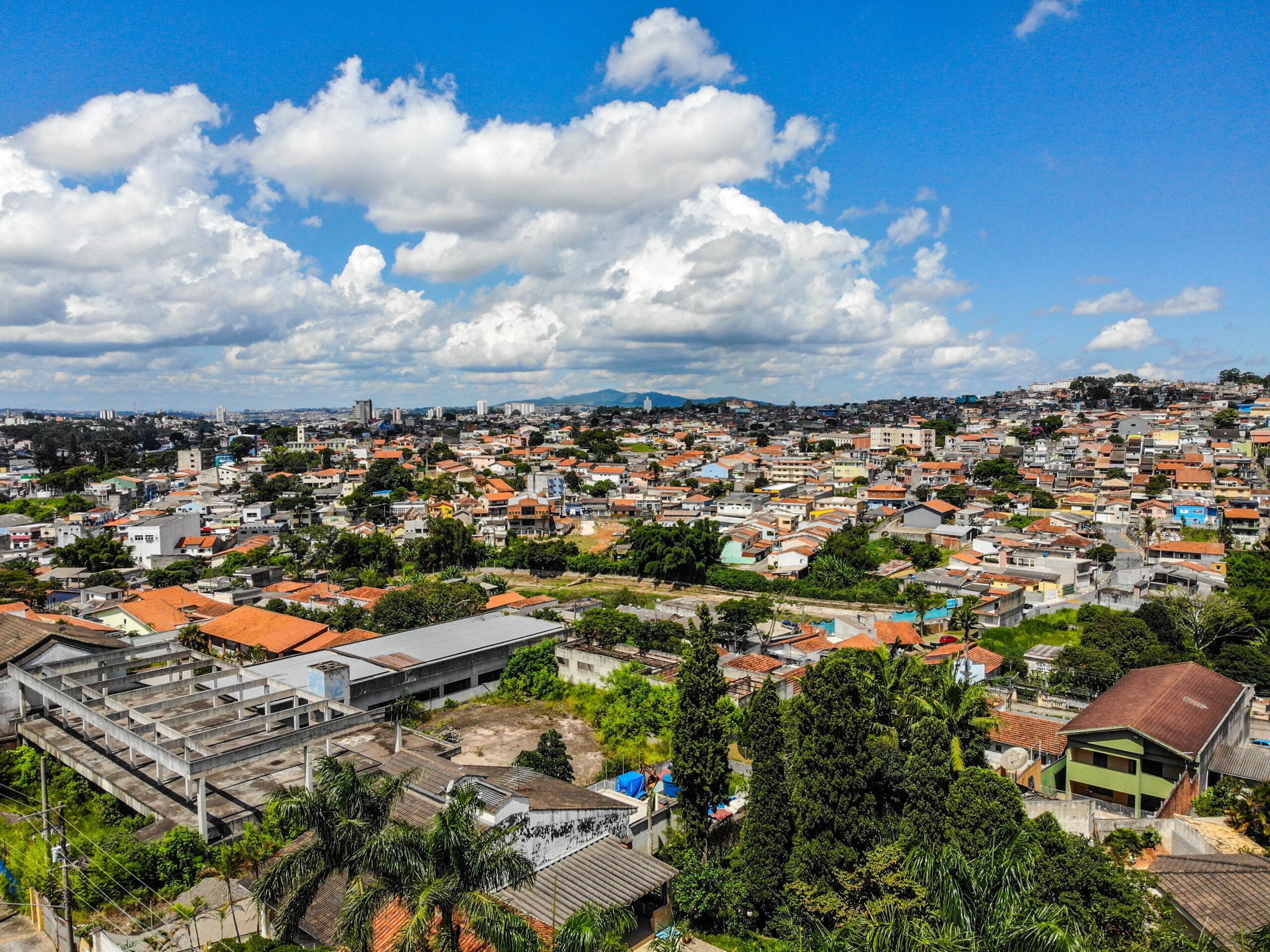 Homem morre e dois são presos após troca de tiros com a PM em Ferraz de Vasconcelos